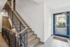 3-Zimmer-Komfort mit Balkon, TG-Stellplatz & moderner Küche – Baujahr 2002 ✨ - Treppenhaus