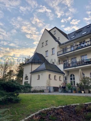 Ehemaliges „Kloster“ auf 3.000 m² Privatgrundstück – Dachterrasse, Sauna und Fitnessraum – Vermietet, 12683 Berlin, Maisonettewohnung